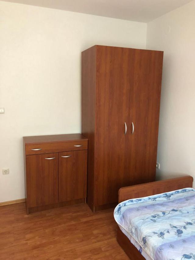 Lili Murter Bagian luar foto
